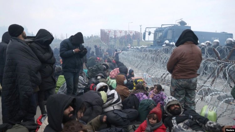 "Belarus Göçmenleri Sınır Kampından Uzaklaştırıyor"
