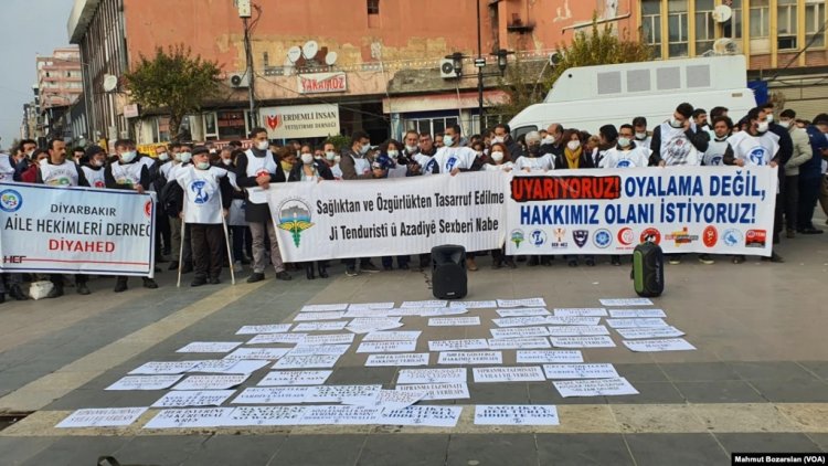 Sağlık Çalışanları Diyarbakır’da Grevdeydi