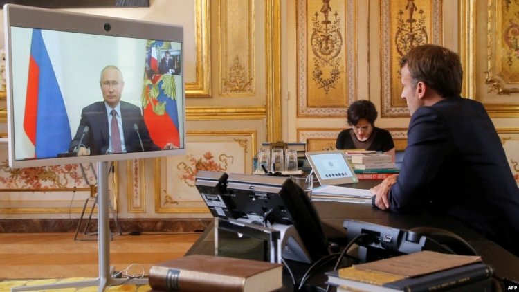 Macron ve Putin’den Diyalog Sürecine Devam Kararı