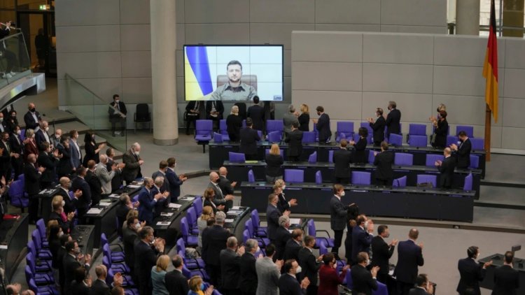 Zelenski'den Almanya Parlamentosu'na Ağır Eleştiriler