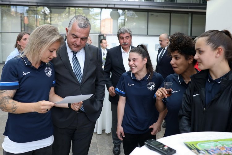 Türkiyemspor Kadın Futbol Takımı Berlin Büyükelçilik Ziyareti