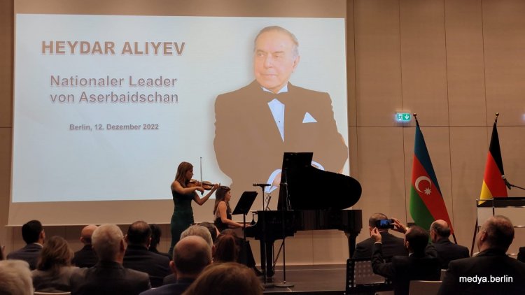 Cumhurbaşkanı Heydar Aliyev Berlin'de Anıldı.