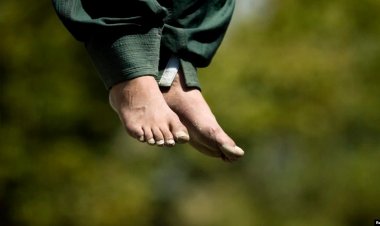 İran İki Protestocuyu Daha Asarak İdam Etti