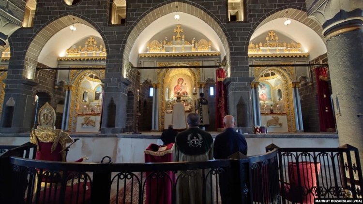 Diyarbakır Ermenileri Yedi Yıl Sonra Kilisede Noel Kutladı