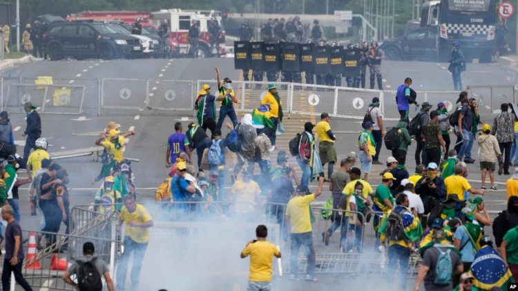 Brezilya'da Devlet Kurumlarına Baskın