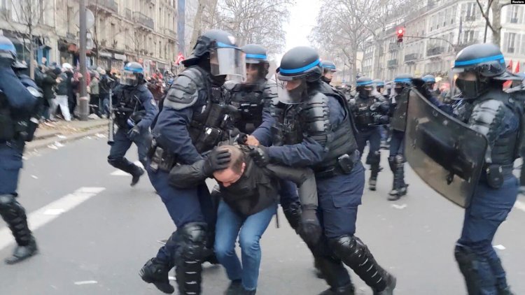 Fransa'da Çalışanlardan Hükümete Dev Protesto