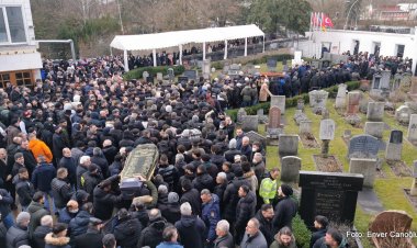 Berlin'de Müslümanlar İçin Mezar Yeri Sıkıntısı Protesto Edildi