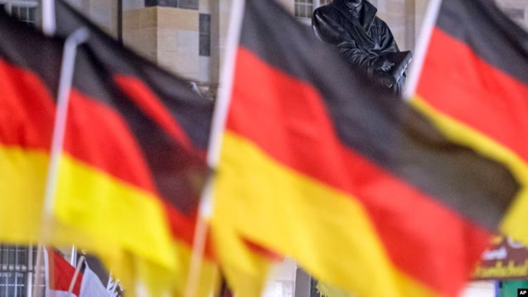 Almanya İki İran Elçilik Çalışanını Sınırdışı Ediyor
