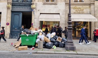 Paris'te Toplanmayan Çöp 10 Bin Tonu Geçti