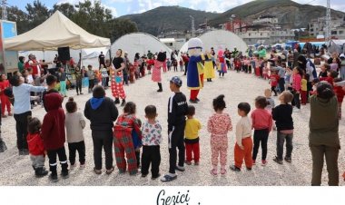 Depremzede Çocuklarla Ramazan