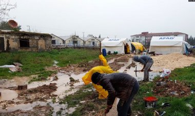 Depremzede Çadırları Yine Su Altında Kaldı