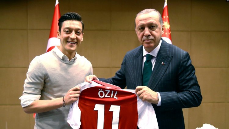 Mesut Özil’den Futbola Veda