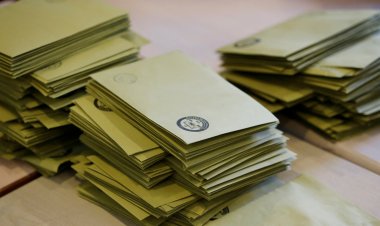 Fransa'da Türk Seçmenin Tercihi Bu Kez Farklı mı Olacak?