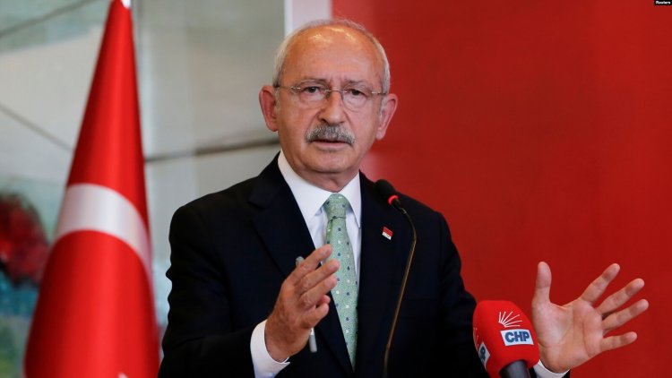 Seccadeye Bastığı İçin Eleştirilen Kılıçdaroğlu: “Seccadeyi Görmedim, Operasyon Yapıyorlar”