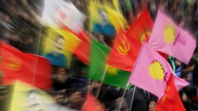 Fransa'da PKK'ya Fon Sağlamaktan 11 Kişi Yargılanıyor