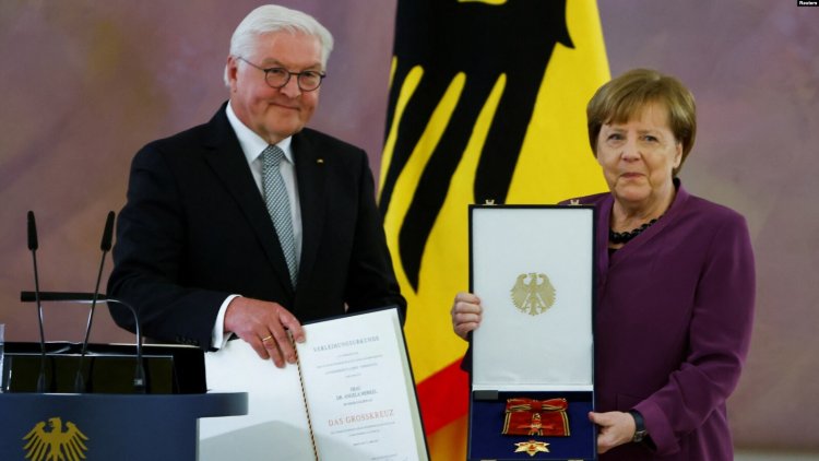 Angela Merkel’e Liyakat Nişanı