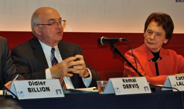 Kemal Derviş Hayatını Kaybetti