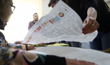 İlk sonuçlar açıklanıyor Erdoğan yarışı önde götürüyor