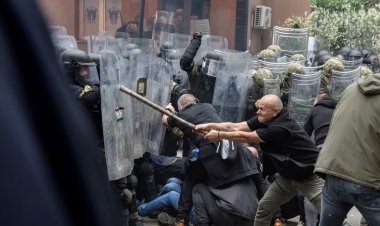 Kosova'da gerilim tırmanıyor 20'den fazla NATO askeri yaralandı