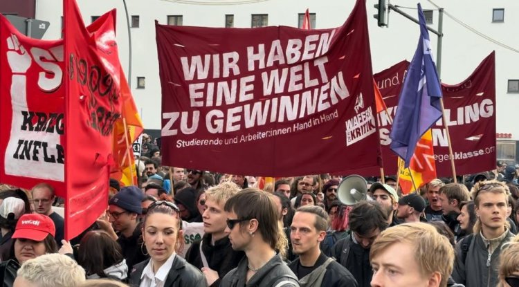 Berlin'deki 1 Mayıs Gösterileri  Gündüz Sakin Geçti