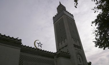 Fransa’da okullar çarşaf yasağıyla açılıyor