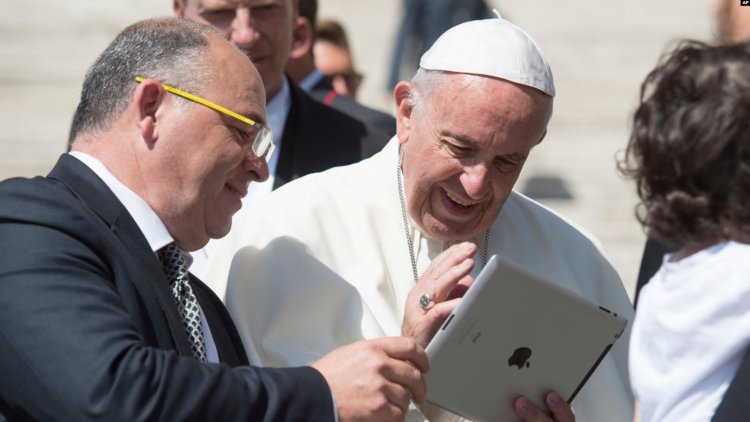 Papa'dan yapay zekanın potansiyel tehlikelerine karşı uyarı