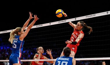 Finalde Sırbistan’ı 3-2 yenen Filenin Sultanları Avrupa şampiyonu