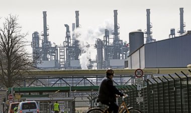 Almanya Hindistan’dan Rus petrolü ithal ediyor