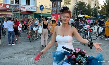 Yerel Haberler  5'inci Süslü Kadınlar Bisiklet Turu-Berlin