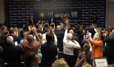 Akşener İYİ Parti’nin İzmir adayını açıkladı: “İzmir’i kokudan ve sığınmacılardan kurtaracak aday”