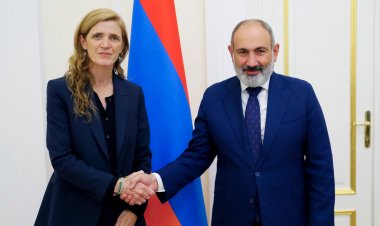 Amerikalı üst düzey yetkililer Ermenistan'da, Karabağ Ermenileri bölgeyi terk ediyor