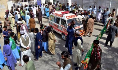 Pakistan'da iki camiye düzenlenen saldırılarda en az 57 kişi öldü