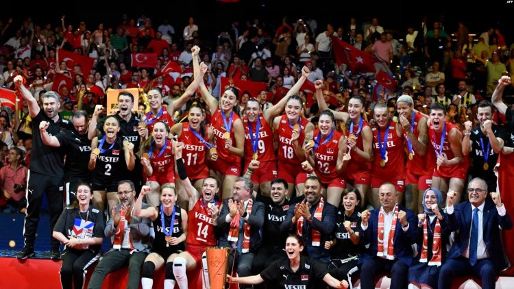 Finalde Sırbistan’ı 3-2 yenen Filenin Sultanları Avrupa şampiyonu