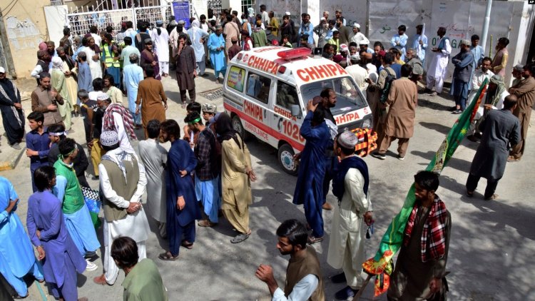 Pakistan'da iki camiye düzenlenen saldırılarda en az 57 kişi öldü