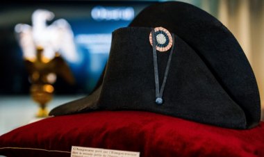 Napolyon'un Şapkası Fransa'daki Açık Artırmada Rekor Fiyata Satıldı