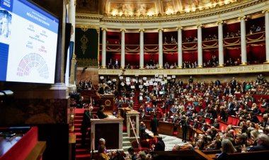 Fransa’da tartışmalı göç yasası kabul edildi: Göçmenler için zor dönem başlıyor