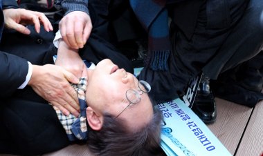 Güney Koreli muhalif lider boynundan bıçaklandı