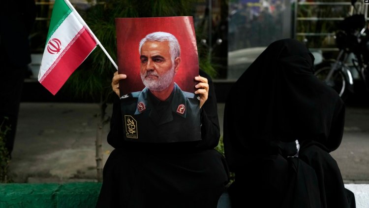 İran Devrim Muhafızları'nın öldürülen eski komutanı Kasım Süleymani'nin mezarı yakınındaki 'terör saldırılarında' çok sayıda kişi öldü