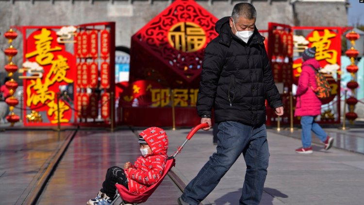 Doğum oranında rekor düşüş yaşayan Çin nüfusu, ülke ekonomisini tehdit ediyor