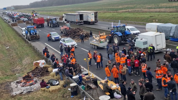 Fransa’da çiftçiler Paris kapısında: Hem hükümete hem AB’ye öfke var
