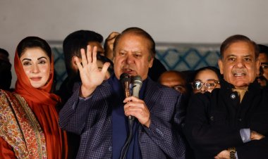 Pakistan'ın eski başbakanı Navaz Şerif genel seçimleri kazandığını ilan etti, koalisyon arayışına başladı