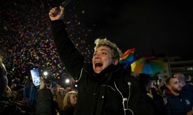 Yunanistan eşcinsel evliliğe onay veren ilk Ortodoks Hristiyan ülkesi oldu