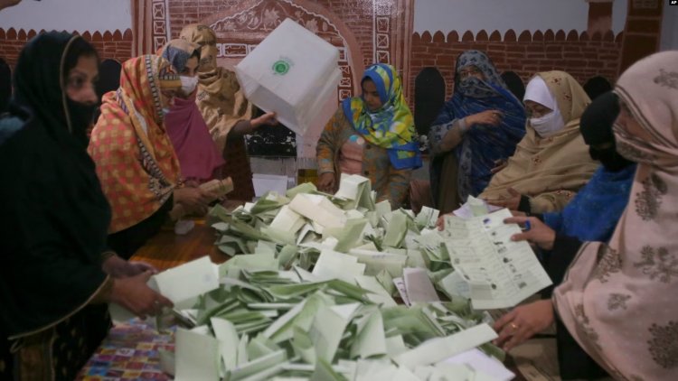 Pakistan genel seçimlerinde oy sayımı başladı: 9 kişi öldü, mobil iletişim kesildi