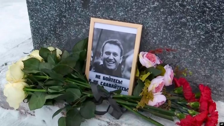 Navalny’nin bedeni annesine teslim edildi