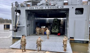 Gazze açıklarında yüzer liman yapımında kullanılacak malzemeleri taşıyan gemi yola çıktı