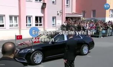 Siyasi parti liderleri ve adaylar oylarını kullanıyor