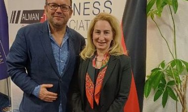 Ana Vatan Yavru Vatan El Ele