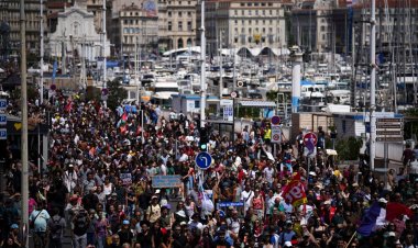 Fransa’da yüzbinler aşırı sağa karşı yürüdü