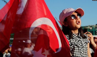 15 Temmuz mesajları: Erdoğan “Tiyatro diyenleri unutmayacağız” dedi; İmamoğlu iktidarı özeleştiri yapmamakla eleştirdi