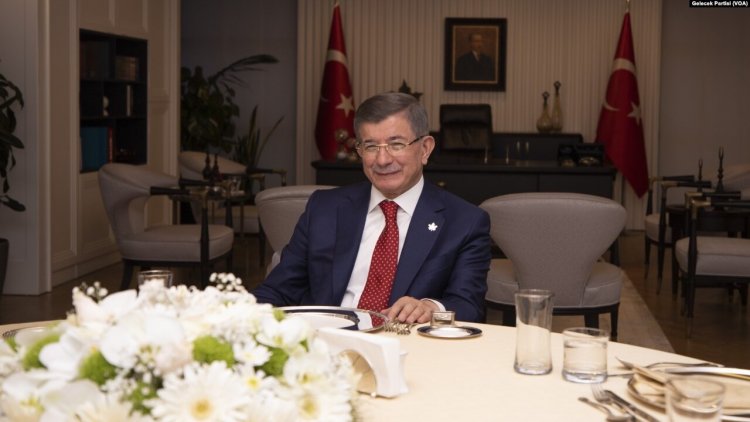 Eski Başbakan Davutoğlu göçmen tartışmasında sert çıktı: “Tampon bölge kuralım demiştim, Milli Güvenlik Kurulu’ndakiler konuşmalı”